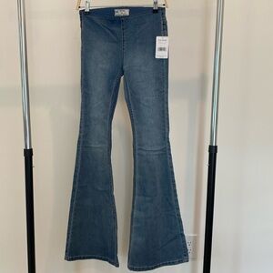 Free People Penny pull on flare jeans - Sz 25 in Authentic Blue - NWT
